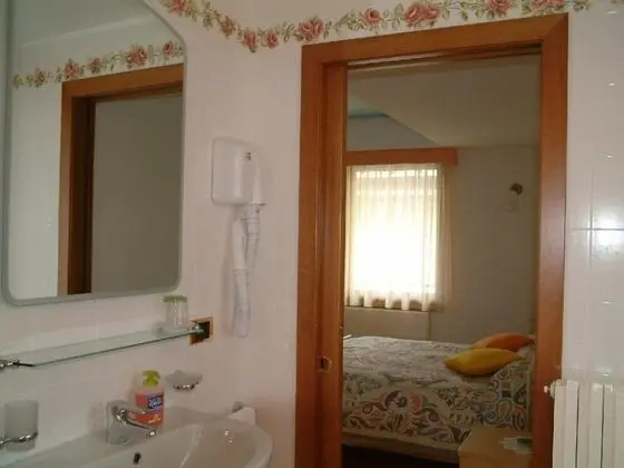 Üç Kişilik Oda