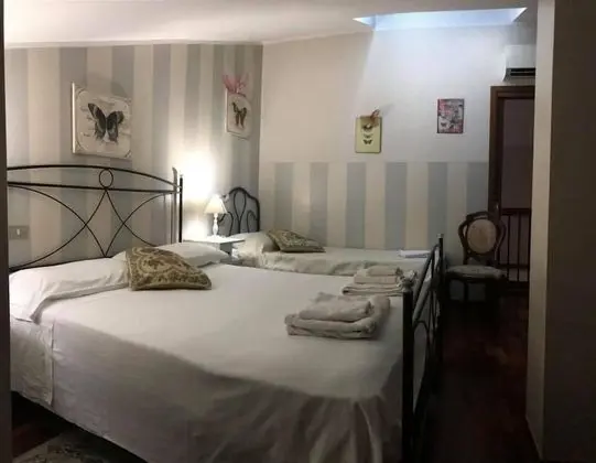 Üç Kişilik Oda