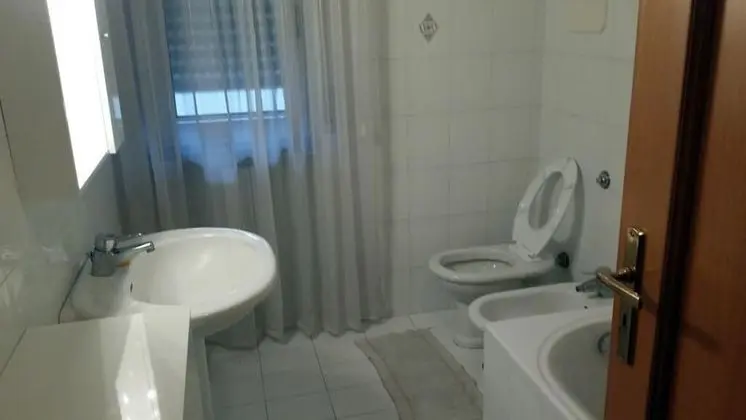 Tek Kişilik Oda, Ortak Banyo