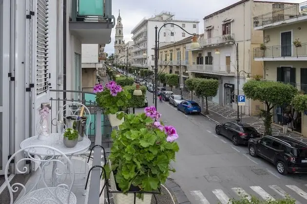 Dört Kişilik Oda, Balkon, Şehir Manzaralı
