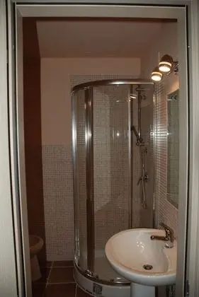 Üç Kişilik Oda