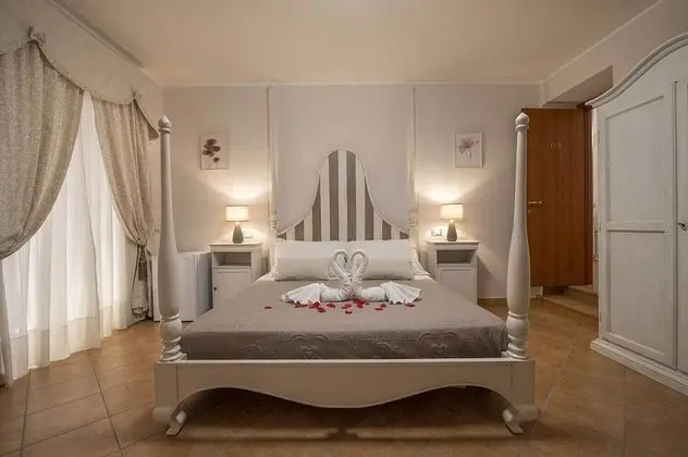 Tek Büyük Yataklı Oda, Özel Banyo (103)