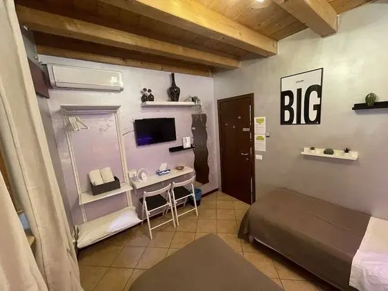 Basic İki Ayrı Yataklı Oda, Ortak Banyo