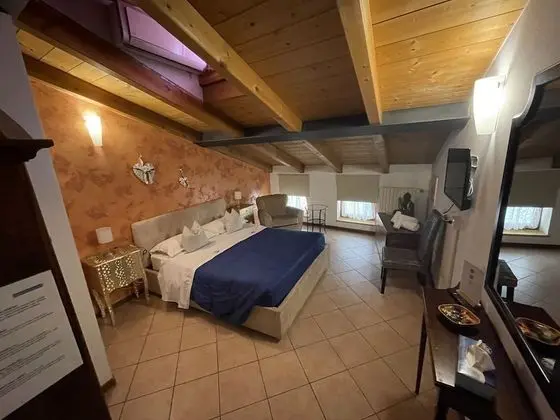 Basic Tek Büyük veya İki Ayrı Yataklı Oda, Ortak Banyo