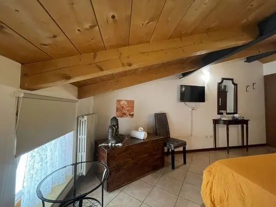 Basic Tek Büyük veya İki Ayrı Yataklı Oda, Ortak Banyo