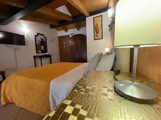 Basic Tek Büyük veya İki Ayrı Yataklı Oda, Ortak Banyo