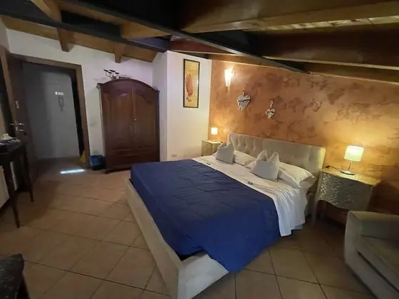 Basic Tek Büyük veya İki Ayrı Yataklı Oda, Ortak Banyo