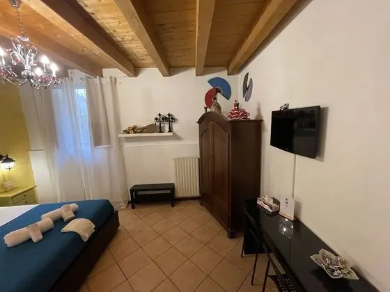 Basic Tek Büyük veya İki Ayrı Yataklı Oda, Ortak Banyo