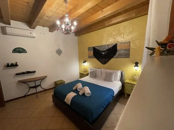 Basic Tek Büyük veya İki Ayrı Yataklı Oda, Ortak Banyo