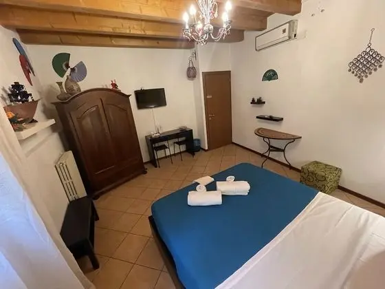 Basic Tek Büyük veya İki Ayrı Yataklı Oda, Ortak Banyo