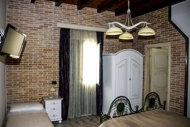 Üç Kişilik Oda