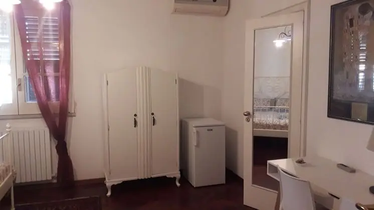 Romantic Tek Büyük Yataklı Oda, 1 Çift Kişilik Yatak, Özel Banyo, Bahçe Manzaralı (Rossana)