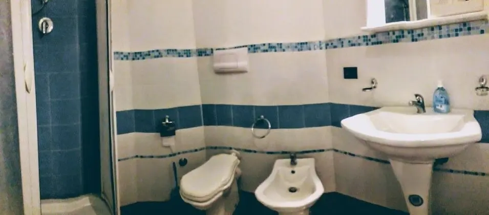 Romantic Tek Büyük Yataklı Oda, 1 Çift Kişilik Yatak, Özel Banyo, Bahçe Manzaralı (Rossana)