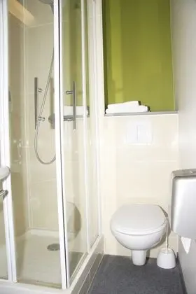 İki Ayrı Yataklı Oda, Sigara İçilmez