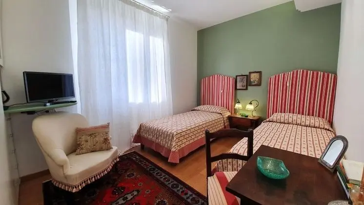 İki Ayrı Yataklı Oda, 2 Tek Kişilik Yatak, Ortak Banyo