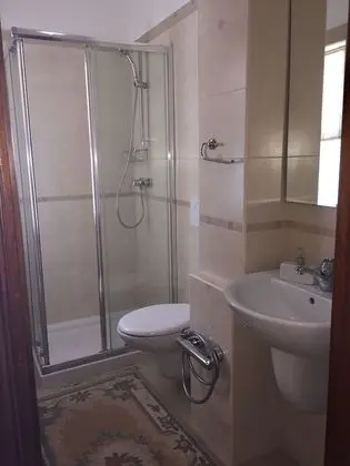 Üç Kişilik Oda, Banyolu/Duşlu
