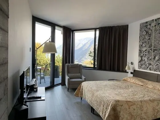 Deluxe Tek Büyük veya İki Ayrı Yataklı Oda, Teras, Göl Manzaralı