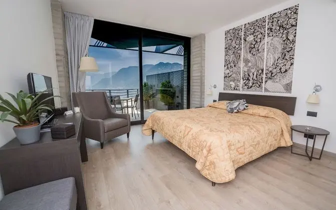 Deluxe Tek Büyük Yataklı Oda, Teras, Göl Manzaralı