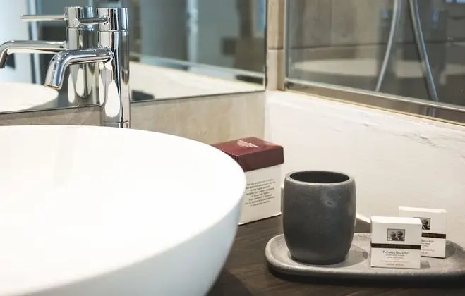 Deluxe Tek Büyük Yataklı Oda, Teras, Göl Manzaralı