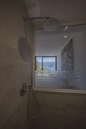 Deluxe Tek Büyük Yataklı Oda, Teras, Göl Manzaralı