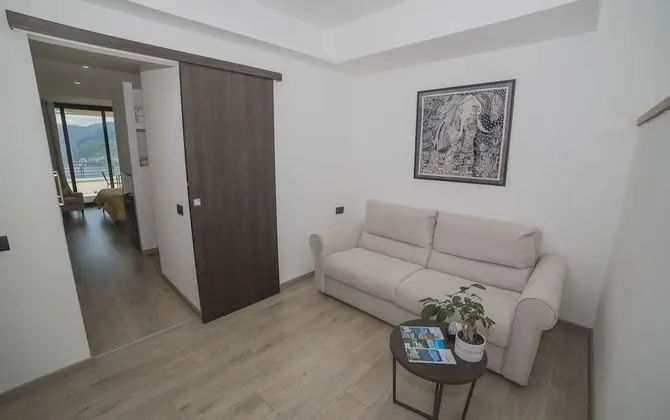 Süit, Teras, Göl Manzaralı