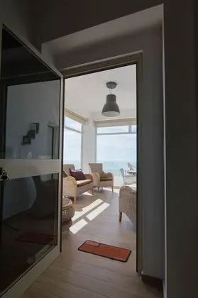 Dört Kişilik Oda, Deniz Manzaralı