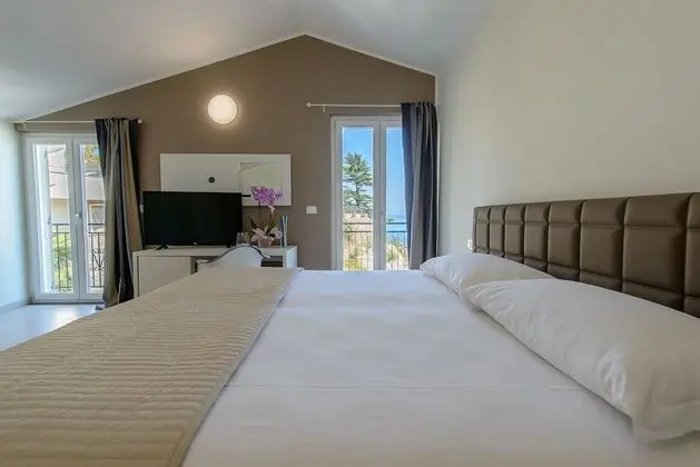 Superior Dört Kişilik Oda, Veranda, Deniz Manzaralı (Brown)