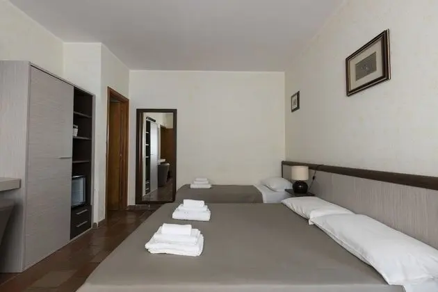 Üç Kişilik Oda