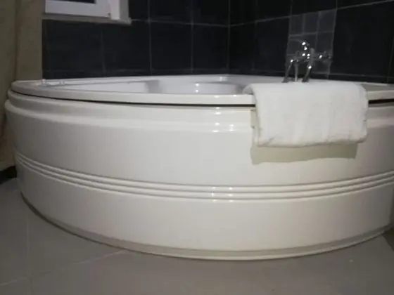Comfort Tek Büyük Yataklı Oda, Jakuzi, Kısmi Deniz Manzaralı (1)