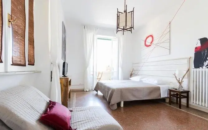 Tek Büyük Yataklı Oda, Balkon