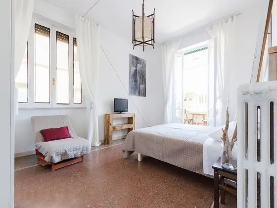 Tek Büyük Yataklı Oda, Balkon