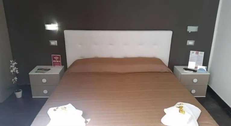 Standard Tek Büyük Yataklı Oda