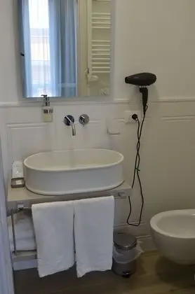 Büyük Yataklı Tek Kişilik Oda