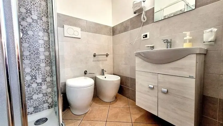 Standard Üç Kişilik Oda, Banyolu/Duşlu