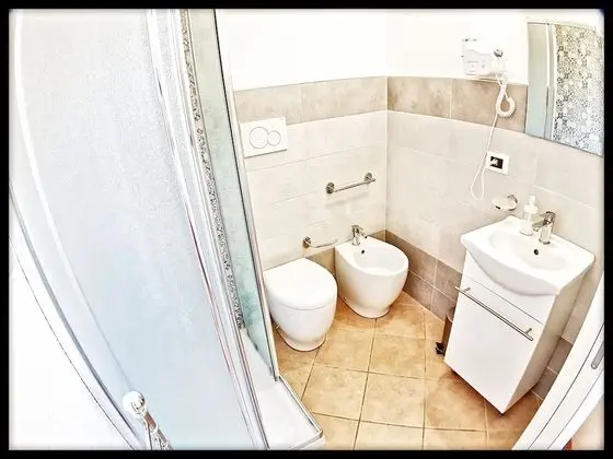 Standard Üç Kişilik Oda, Banyolu/Duşlu