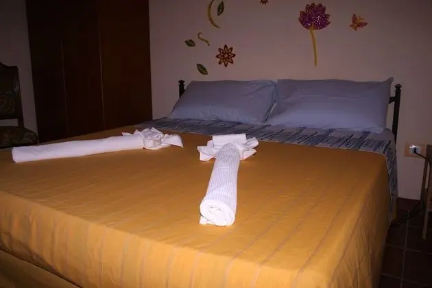 Üç Kişilik Oda, Kule