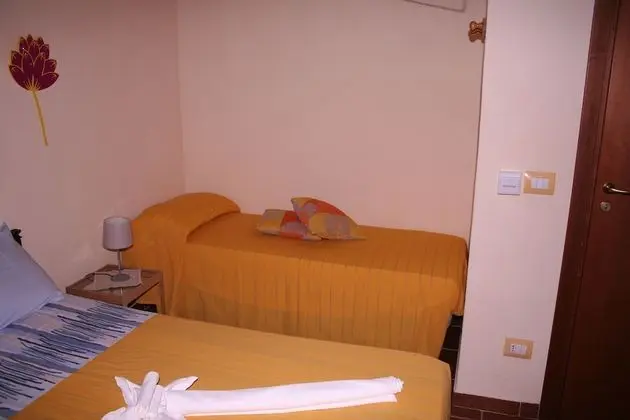 Üç Kişilik Oda, Kule