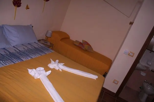 Üç Kişilik Oda, Kule