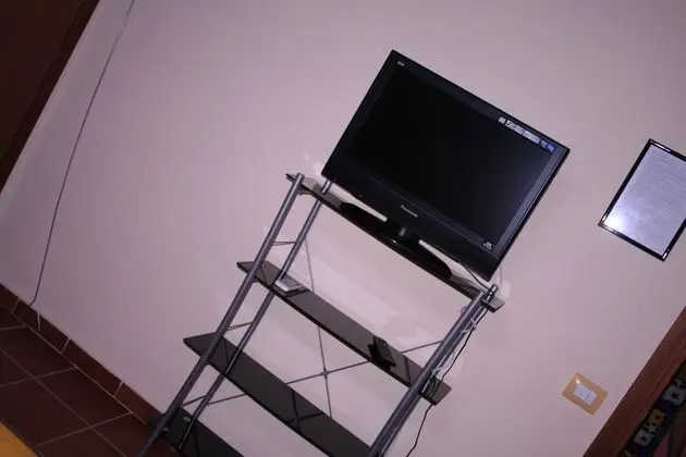 Üç Kişilik Oda, Kule