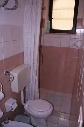 Üç Kişilik Oda, Kule