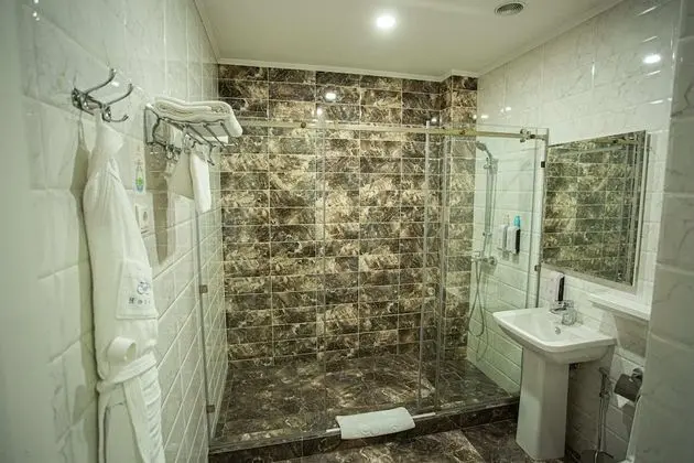 Premium Tek Büyük veya İki Ayrı Yataklı Oda, 1 Yatak Odası, Danışma, Avlu Manzaralı
