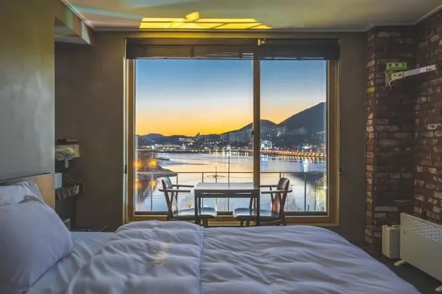 Deluxe Tek Büyük Yataklı Oda, 1 Çift Kişilik Yatak, Denize Sıfır
