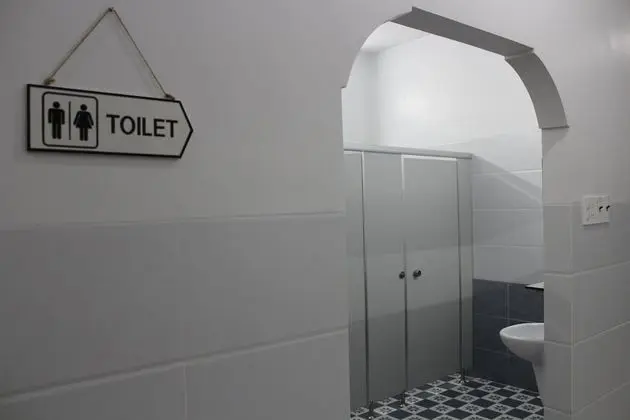 Tek Büyük Yataklı Oda, Ortak Banyo