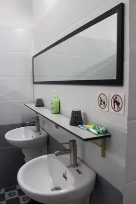 Tek Büyük Yataklı Oda, Ortak Banyo