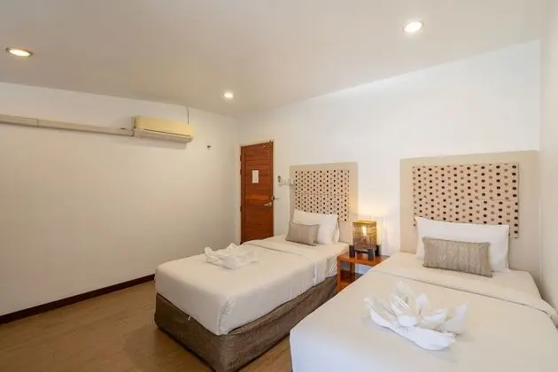 Superior Twin Room (B4-5-7-8-18)
