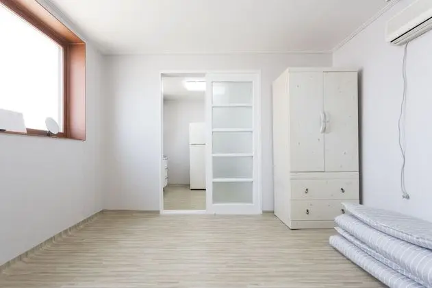 Hotel 1.5 Room