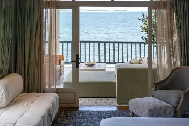 Romantic Süit, Denize Sıfır (Beachfront Suite)