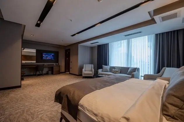 Suite, Kara Manzaralı