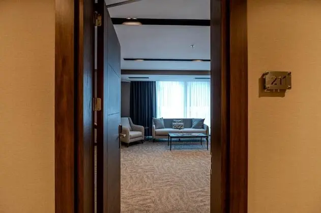 Suite, Kara Manzaralı