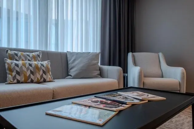 Suite, Kara Manzaralı